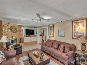Cozy 4 Bedroom Home - Minutes to Downtown Tulsa by RedAwning