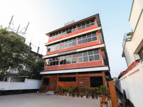 OYO 70029 Super Star Lodge