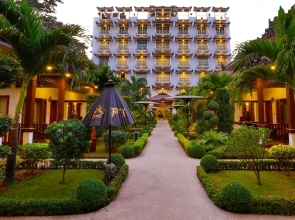 Yadanarpon Dynasty Hotel