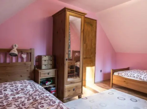 Five Flower Cottage