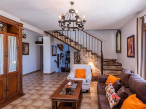 Villa Las Gayumbas Villanueva de la Concepcion by Ruralidays