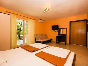 Beautiful apartment with back yard and terrace AE1259 - Apartments Vjenceslava XX