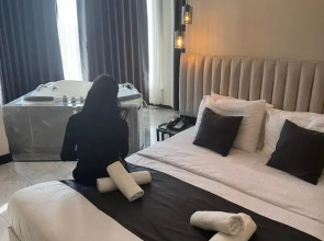 D Twins Airport Hotel