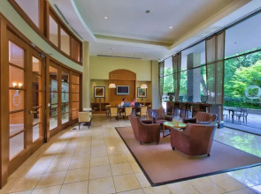 Spacious 2BR Apartment in Crystal City