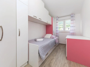 Beautiful Apartment in Kastel Stari With 4 Bedrooms, Wifi and Outdoor Swimming Pool