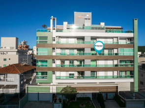 Apartamento 2 quartos sendo 1 suíte 80 metros da praia