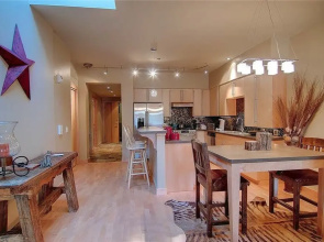 Rudder Village 5 4 Br home by RedAwning
