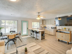Lakefront Escape w/ Boat Docks in Hot Springs!