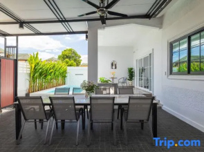 Villa Joanna, minutes from the Beach and City