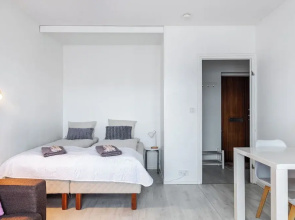 Nice Studio with Balcony in the Center