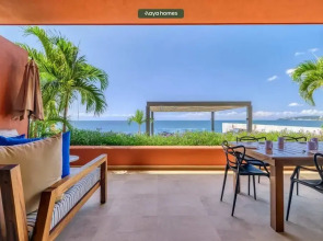 Luxurious 3BR Condo Right Next to the Beach - King