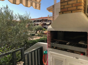 Ideal 3-floor Maisonette next to the sea