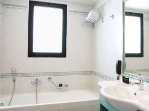 Отель Ramada by Wyndham, Athens Club Attica Riviera