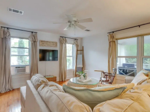 Pensacola Paradise: Furnished Deck & Gas Grill!