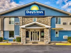Days Inn by Wyndham Savannah Gateway I-95