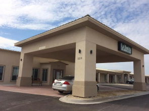 La Bonita Inn & Suites