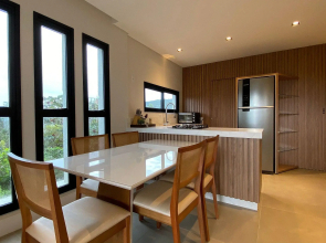 Lindo Apartamento na Praia de Mariscal com ótima localização.