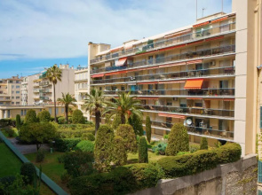 Like in a Boat , 2BR 2BA with big balcony in front of the sea