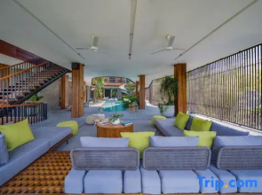 Akashi Residence | 6Br Luxe Villa Pool Slide