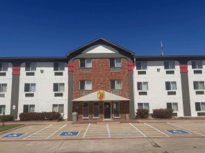 Super 8 by Wyndham College Station