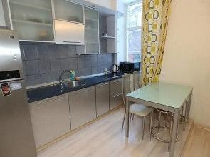 Two Bedrooms 13 Baseina Str Centre Near Guliver