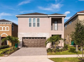 Reunion Beauty 8 Bedroom Home with Private Pool and Spa