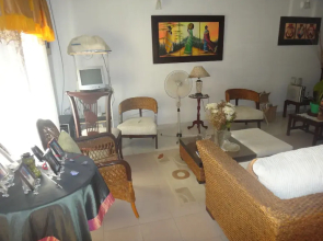Room in Guest Room - Green Sea Villa Helen Inn, Kilometer 4 Circunvalar