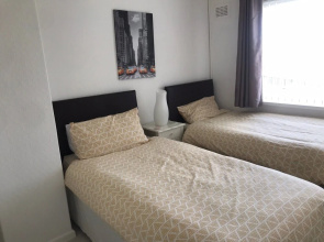 Diana House - Great Location