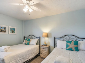 Inlet Reef 213 2 Bedroom Condo by RedAwning