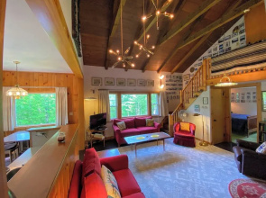 23sr Traditional Austrian Chalet at the Base of Cannon Ski Area in Franconia Notch
