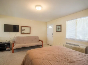 Oak Shores Studio 29
