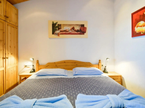 Modri Dragulj - With Pool - A3