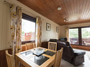 Conifer Lodge 8 With Hot Tub, Newton Stewart