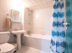 DebbieXenia Hotel Apartments