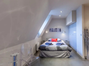 Apartment With Parking on Place de Morny