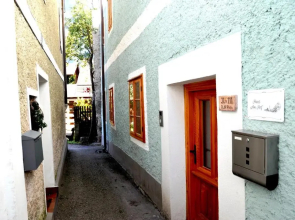 Haus am Hof 15th century house in the city center with lake view balcony