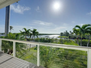 Bokeelia Island Oasis: Waterfront, Private Dock!