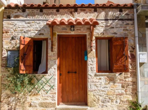 Lavrio stone house 5 min from the centre/port
