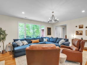 Woodhaven: Your Serene Countryside Escape 5 Bedroom Farmhouse by RedAwning