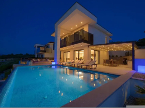 Villa Majestic With Sauna and Beautiful Views