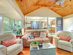 Bluebird Cottage in Newland Near Hiking & Skiing