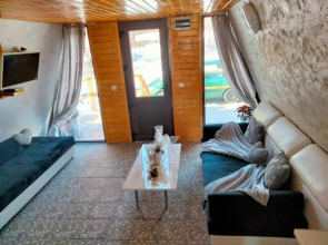 2brcabin-fireplace-hottub-sauna-skiresort
