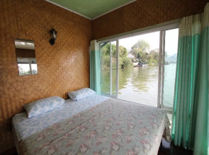 Nita Raft House