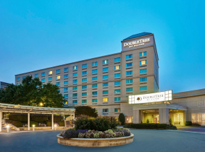 DoubleTree by Hilton Charlotte Gateway Village