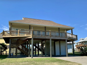 Best Little Shorehouse 3 Bedroom Home by RedAwning