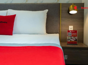 RedDoorz Near Tan Dinh Market 3