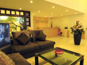 Golden Globe Apartment