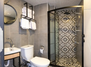 Gloria Airport Hotel