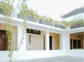 Mama Komodo Bed & Breakfast