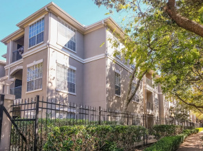 Modern Downtown Apartments by Frontdesk